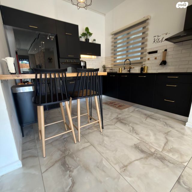 דירת גן, ברקת 27, אבני חן, חריש