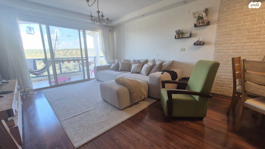 דירת גן, אורנית, אורנית