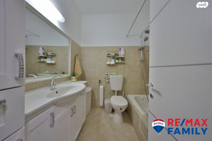 דירה, מנחם בגין 8, נווה גנים, קרית מוצקין