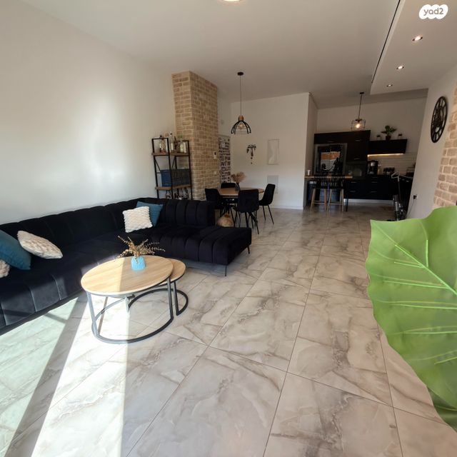 דירת גן, ברקת 27, אבני חן, חריש