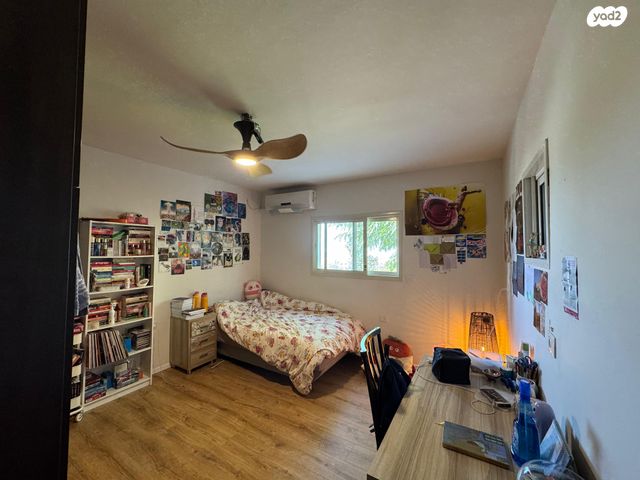 דו משפחתי, אלפי מנשה