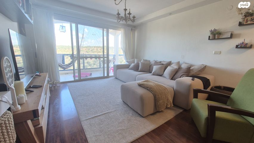 דירת גן, אורנית, אורנית