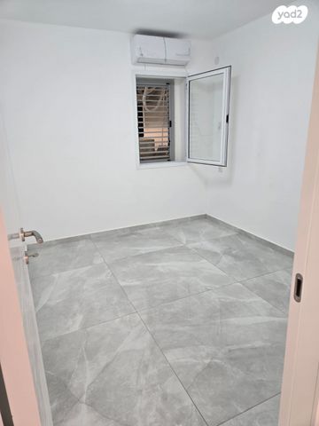 דירה, אלופי צה"ל, קרית שרת מערב, חולון