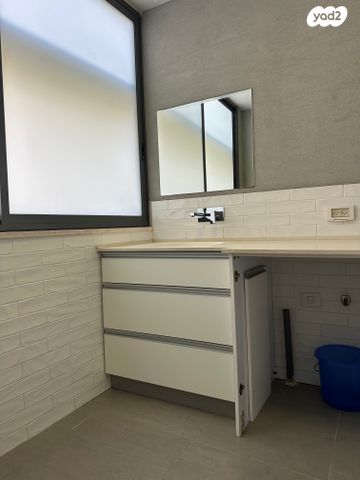 דירה, רוטשילד, רמב"ם, ראשון לציון