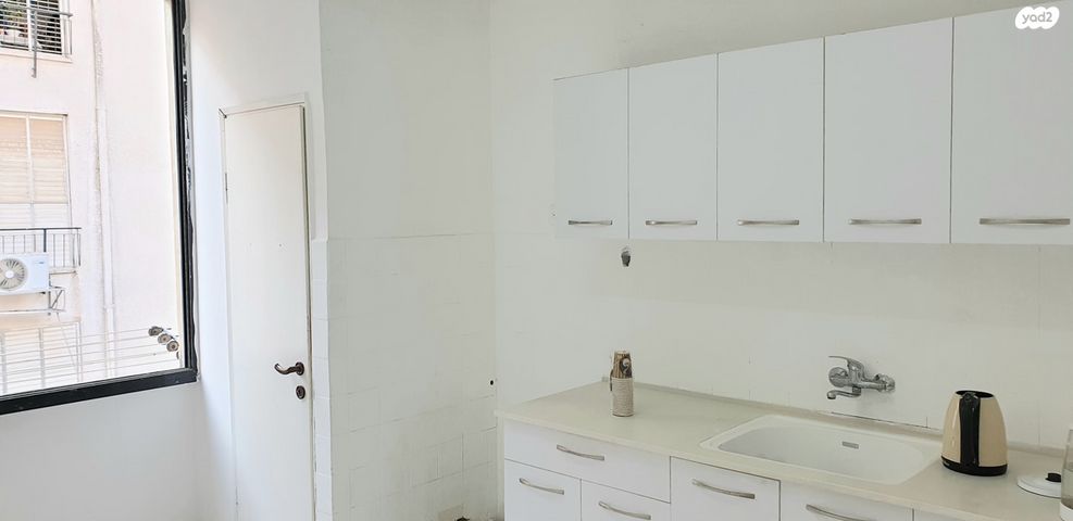 דירה, דרור, רמב"ם, ראשון לציון