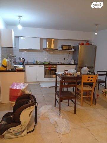 מרתף/ פרטר, רמת השרון