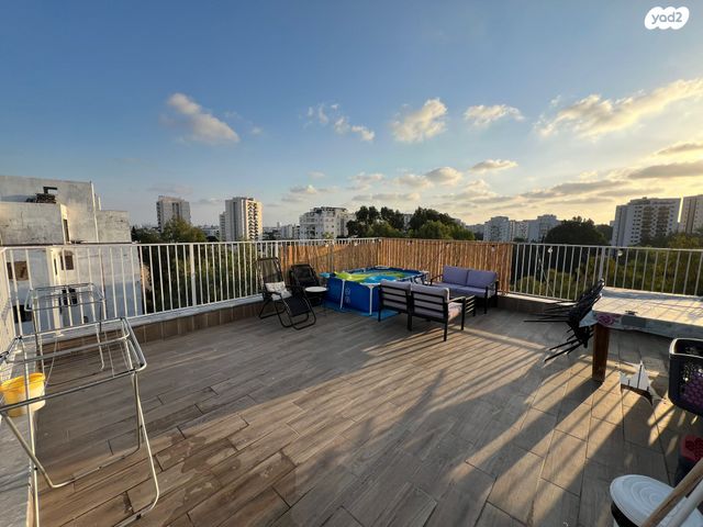 גג/ פנטהאוז, מעפילי אגוז 39, נווה חן, תל אביב יפו