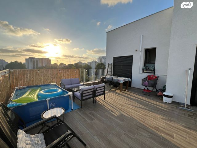 גג/ פנטהאוז, מעפילי אגוז 39, נווה חן, תל אביב יפו