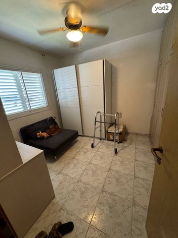 דירה, אחד העם, צור שלום, קרית ביאליק