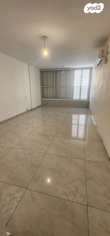 דירה, אריה שנקר, אגרובנק, חולון