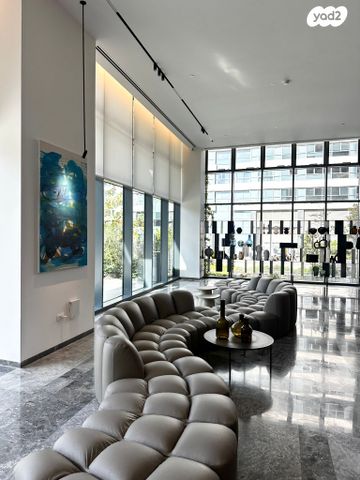 ניסים אלוני 