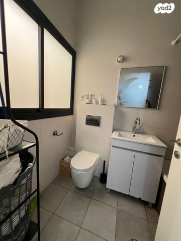 גג/ פנטהאוז, מעפילי אגוז 39, נווה חן, תל אביב יפו