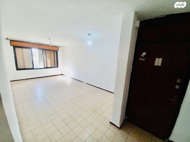 אייזיק חריף 42