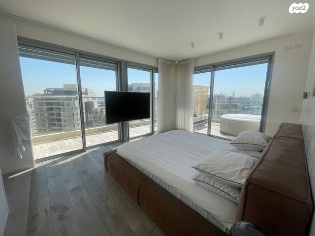 גג/ פנטהאוז, הגוש הגדול, רמת אביב החדשה, נופי ים, תל אביב יפו