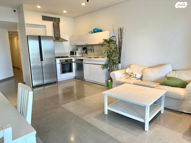 דירה, ניסים אלוני, צמרות איילון, פארק צמרת, תל אביב יפו