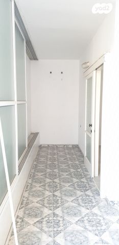 דירה, דרור, רמב"ם, ראשון לציון