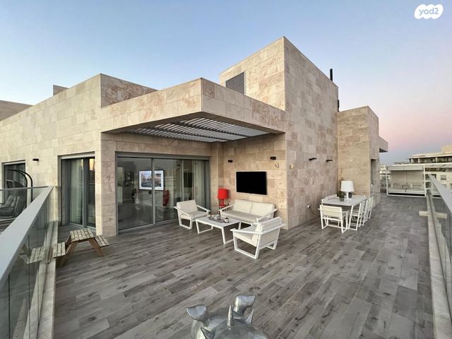 גג/ פנטהאוז, הגוש הגדול, רמת אביב החדשה, נופי ים, תל אביב יפו