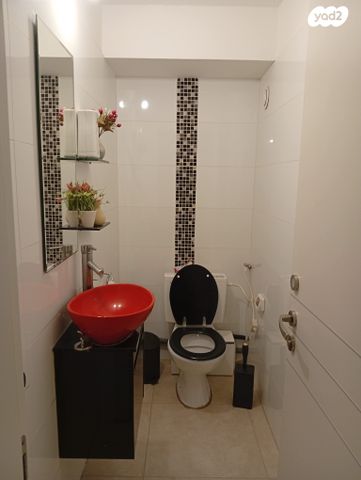 מרתף/ פרטר, רמת השרון