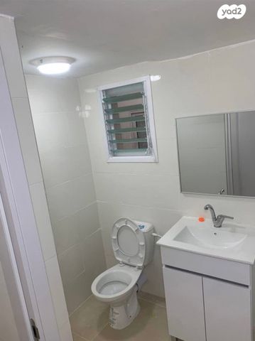 דירת גן, שדרות ודג'ווד, מרכז הכרמל, חיפה