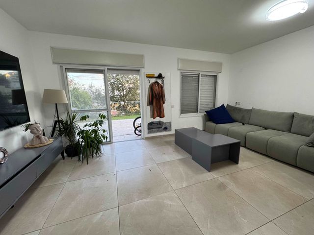 דירת גן, המיצר, גבעת יערה, יקנעם עילית