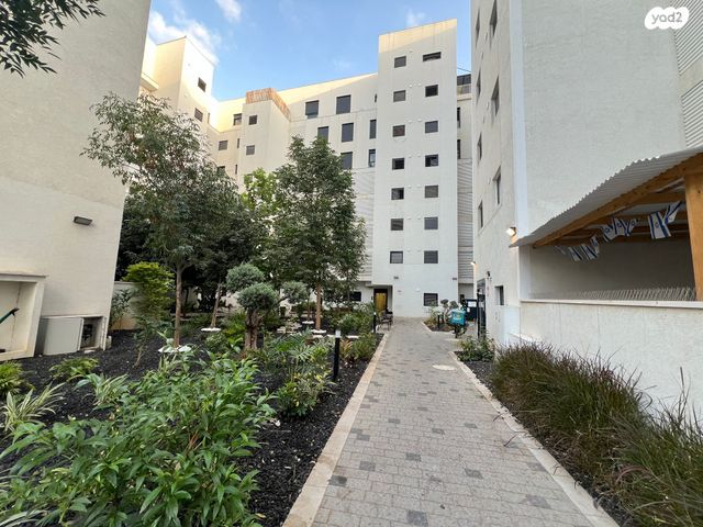 גג/ פנטהאוז, מעפילי אגוז 39, נווה חן, תל אביב יפו