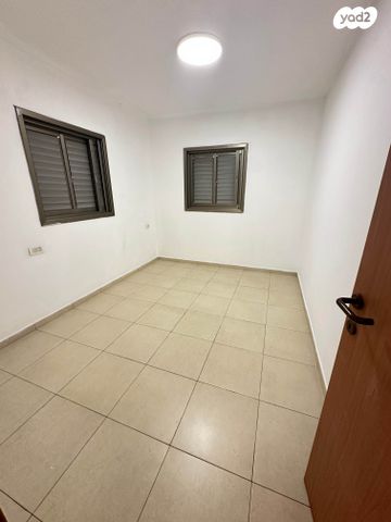 דירה, דרך נגבה 60, נווה רם, שיכון מזרחי, רמת גן