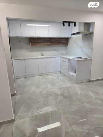 דירה, אלופי צה"ל, קרית שרת מערב, חולון