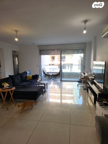 דירה, זאב ז'בוטינסקי 48, אגרובנק, חולון