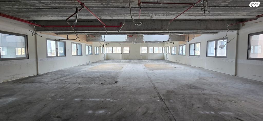 משרדים, יגאל אלון, ביצרון ורמת ישראל, תל אביב יפו