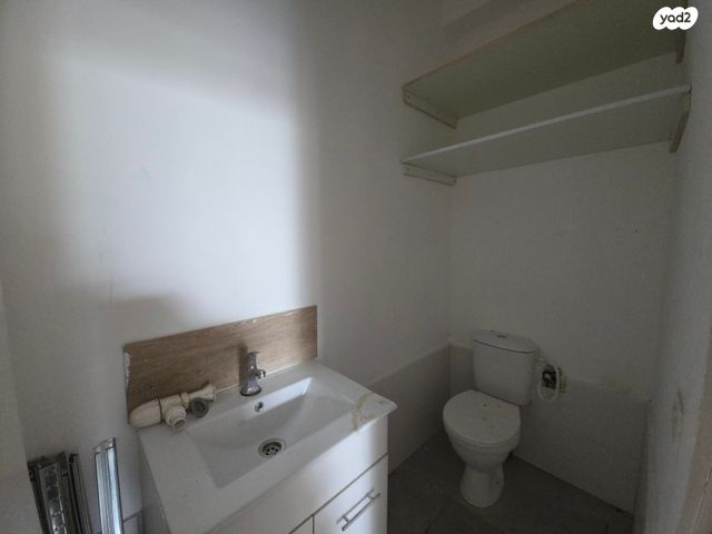 חנויות/ שטח מסחרי, דרך ארץ, אבני חן, חריש