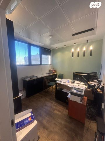 משרדים, הגדוד העברי, מגדל, אשקלון