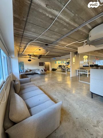 מונטיפיורי, הרכבת