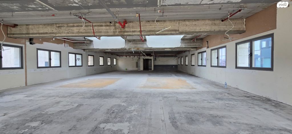 משרדים, יגאל אלון, ביצרון ורמת ישראל, תל אביב יפו