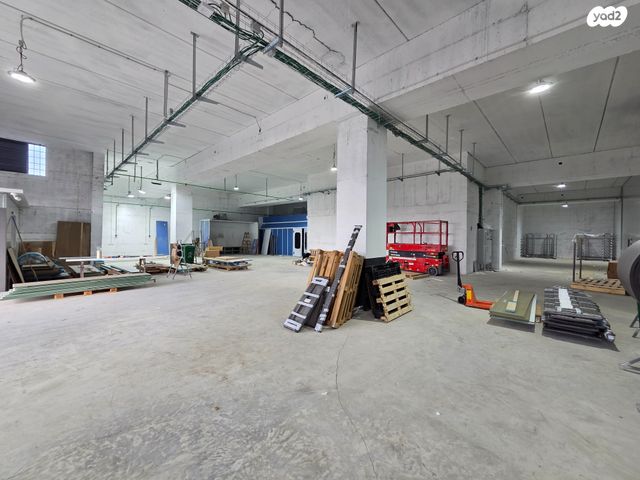 מבני תעשיה, עמנואל