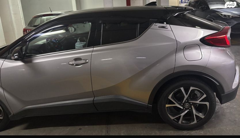 מודעת רכב טויוטה C-HR