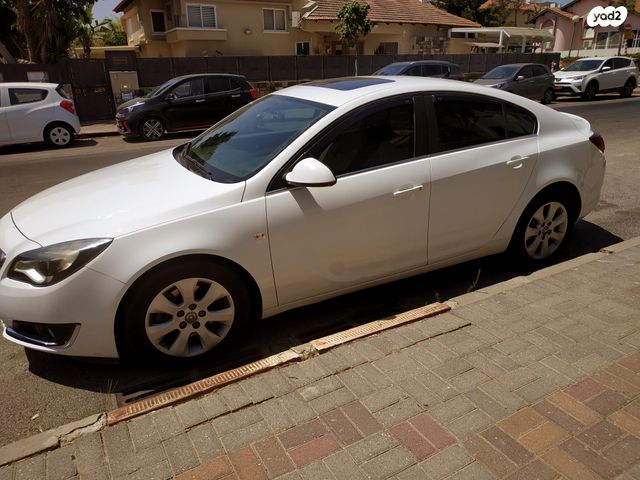 מודעת רכב אופל אינסיגניה