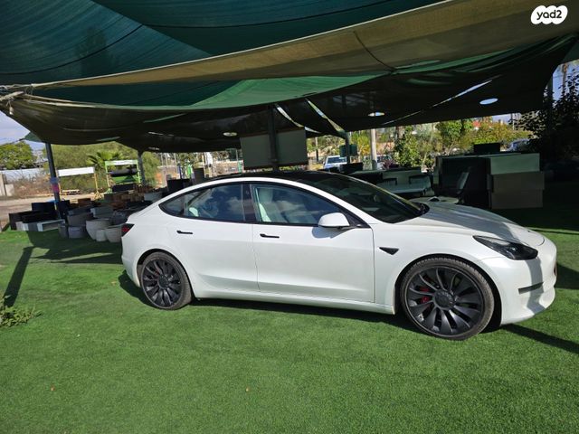 מודעת רכב טסלה מודל 3