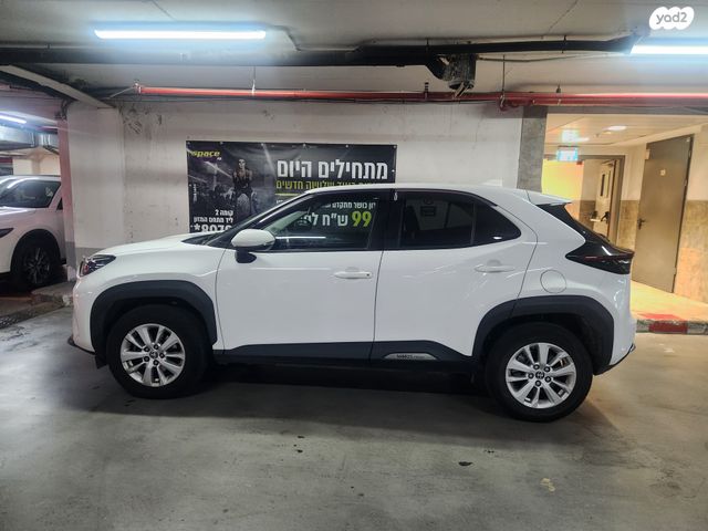 מודעת רכב טויוטה יאריס קרוס