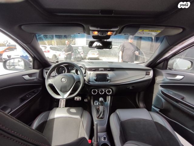 אלפא רומיאו ג'ולייטה