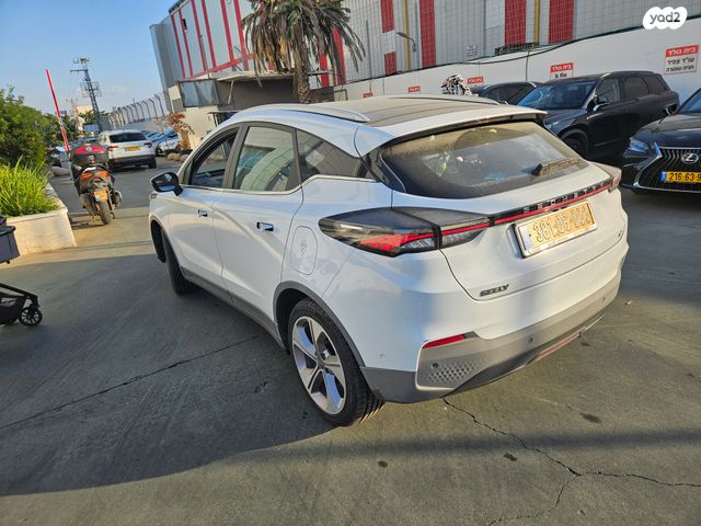 מודעת רכב ג׳ילי Geometry C