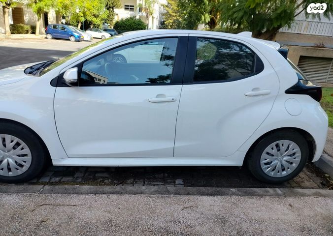 טויוטה יאריס