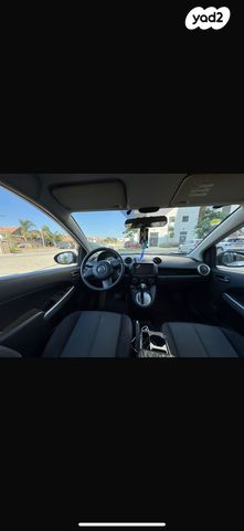 מודעת רכב מאזדה 2