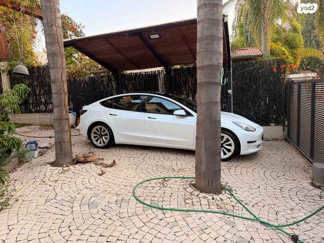 מודעת רכב טסלה מודל 3