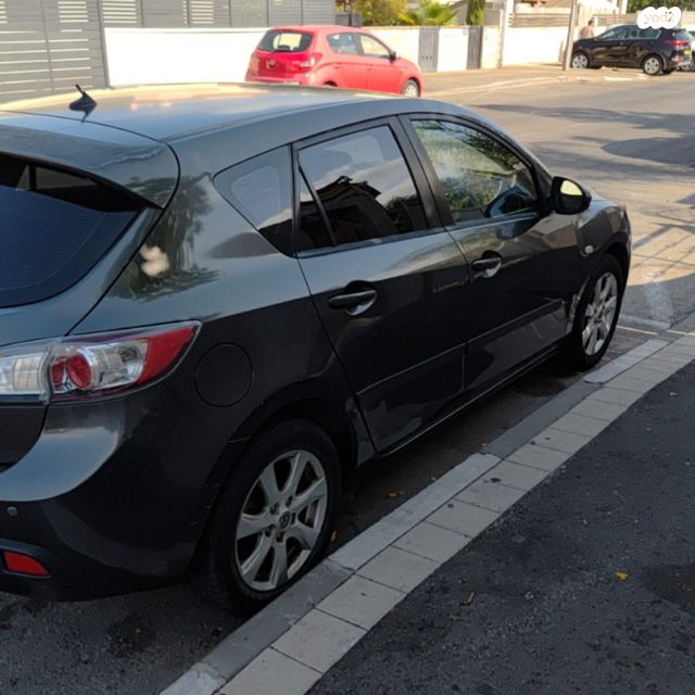 מודעת רכב מאזדה 3