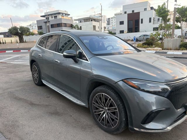 מרצדס-בנץ EQS SUV