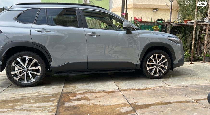 מודעת רכב טויוטה קורולה קרוס