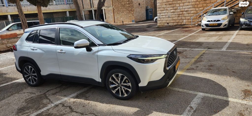 מודעת רכב טויוטה קורולה קרוס