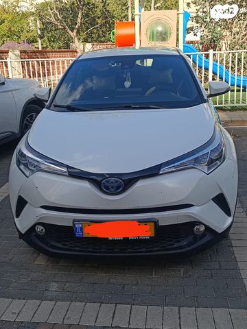 מודעת רכב טויוטה C-HR
