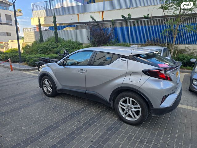 מודעת רכב טויוטה C-HR