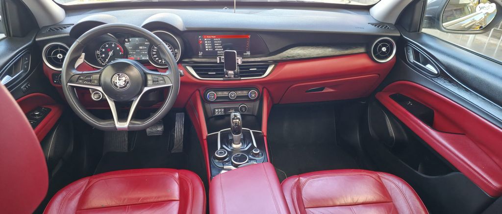 אלפא רומיאו סטלביו